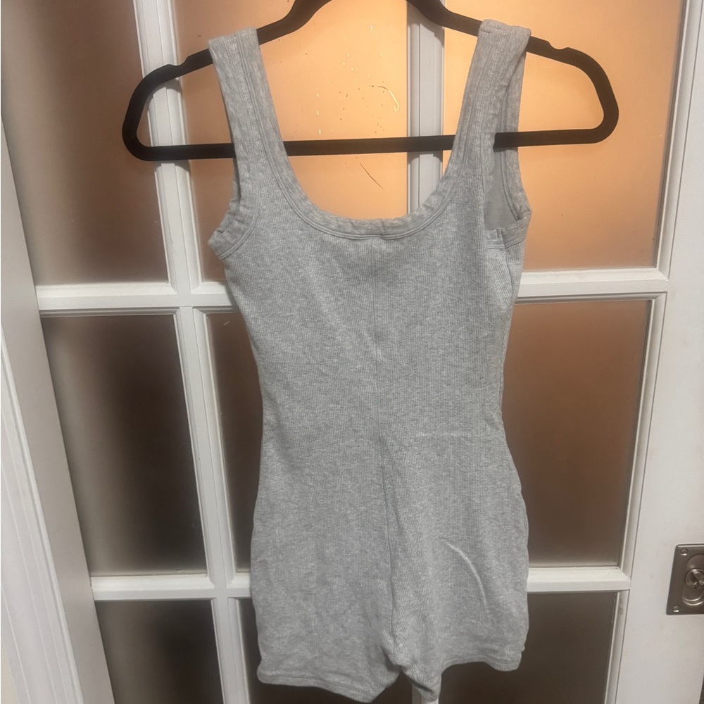 SKIMS Heather Gray Ribbed Scoop-Neck Romper - Picture 7 of 7
